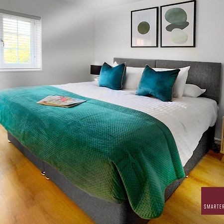 Wokingham - 2 Bed Modern House - Parking Exterior foto