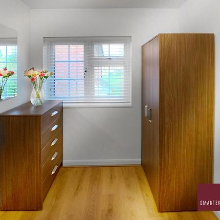 Wokingham - 2 Bed Modern House - Parking Exterior foto