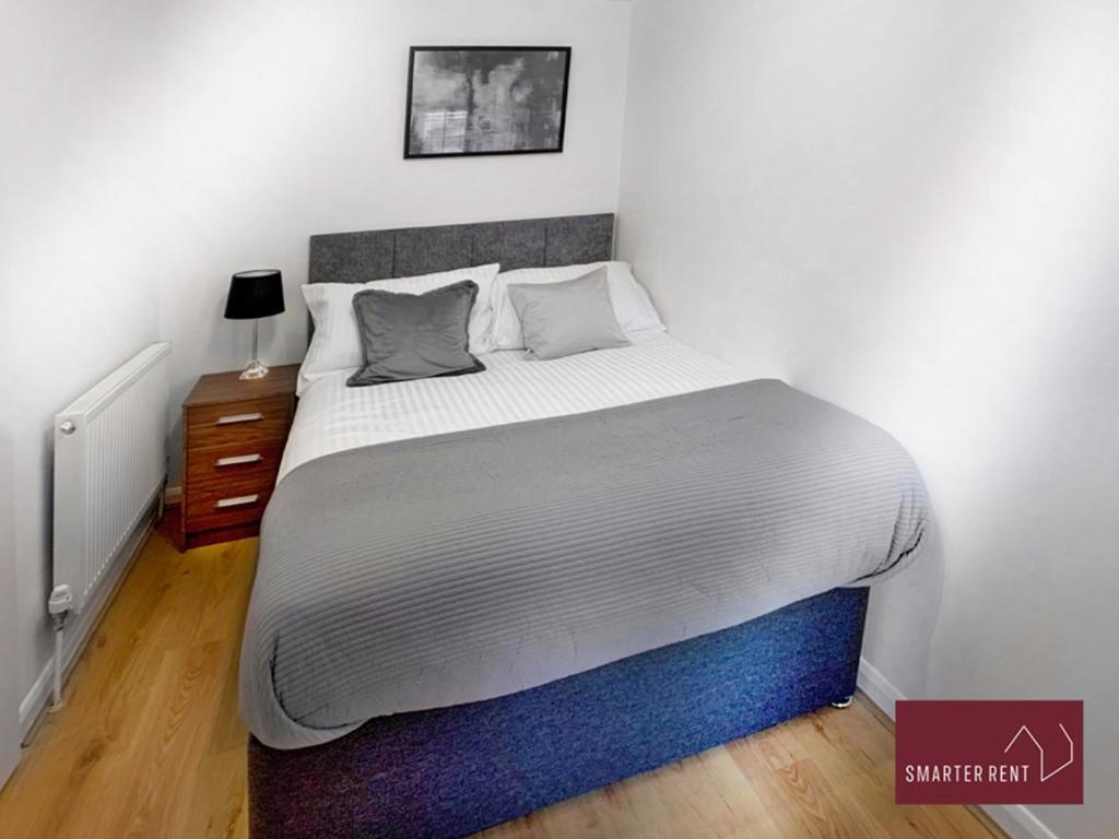 Wokingham - 2 Bed Modern House - Parking Exterior foto