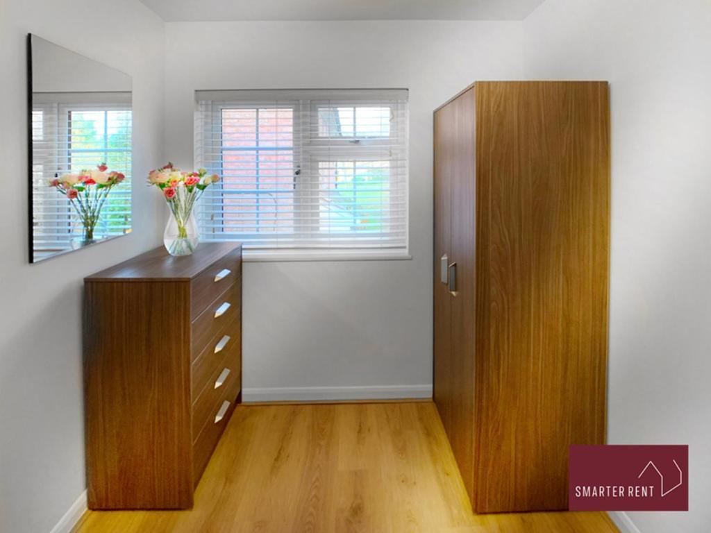 Wokingham - 2 Bed Modern House - Parking Exterior foto