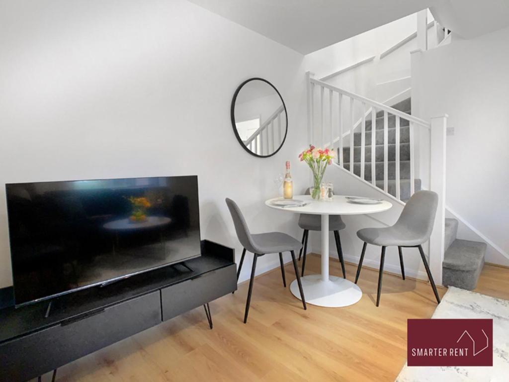 Wokingham - 2 Bed Modern House - Parking Exterior foto