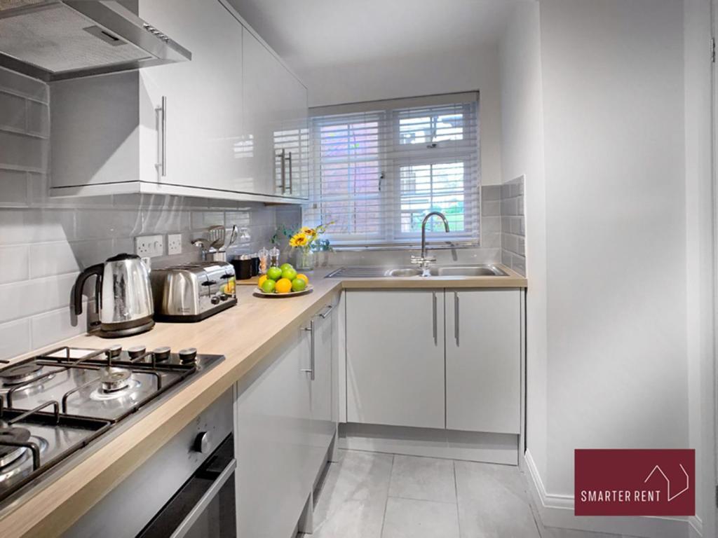 Wokingham - 2 Bed Modern House - Parking Exterior foto